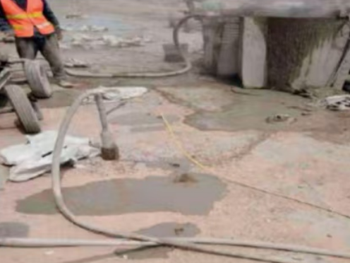 天柱水泥混凝土路面板底注浆技术 路面脱空注浆整治方案